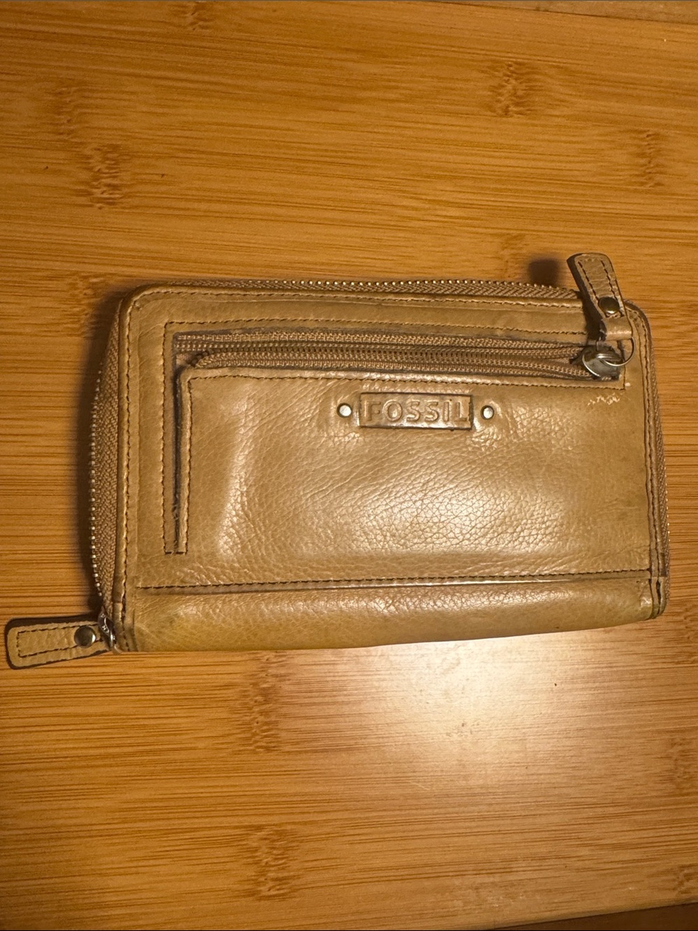 Fossil tan leather zip wallet with embossed logo - Picture 2 of 4